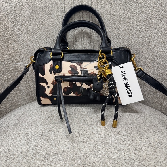 Viral Steve Madden Cow Print Faux Leather Crossbody with Bag Charms - NWT - Picture 5 of 8